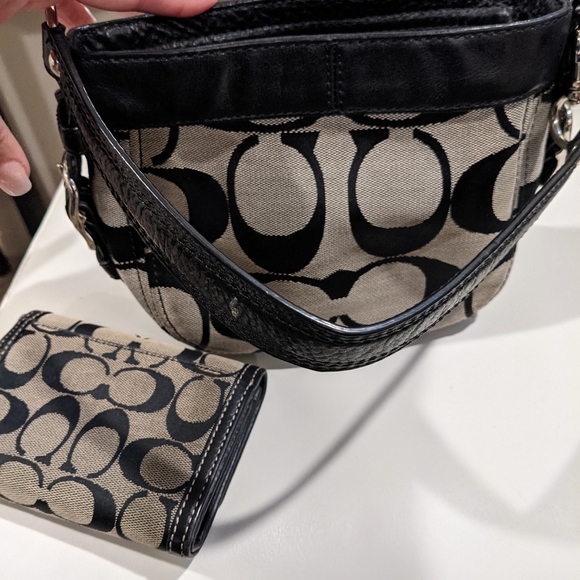 Authentic small coach purse with matching wallet - Picture 4 of 8